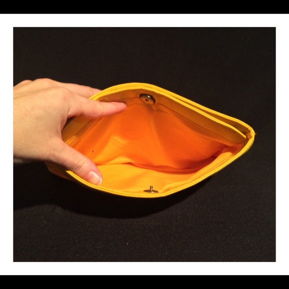 *VTG* Mustard Yellow Purse/Clutch w/Bow Detail! - Picture 3 of 6